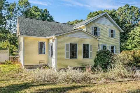 11499 Silver Lake Rd, Argentine, MI 48418