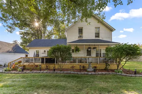24436 Mount Olive Dr, Flat Rock, MI 48134