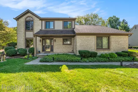 44755 Huntingcross Dr, Novi, MI 48375