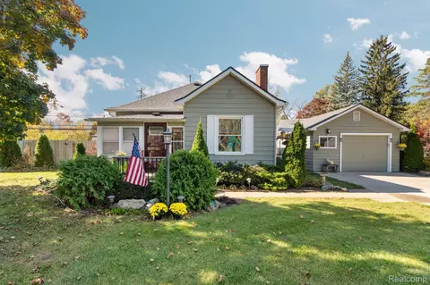 125 University Dr, Howell, MI 48843