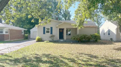 23592 Harrellson St, Macomb, MI 48042