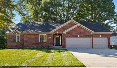 3681 S Athanasia Way S, Fort Gratiot, MI 48059