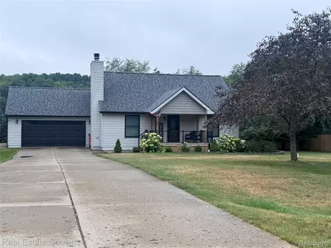 10240 Royce Way, Tyrone, MI 48430