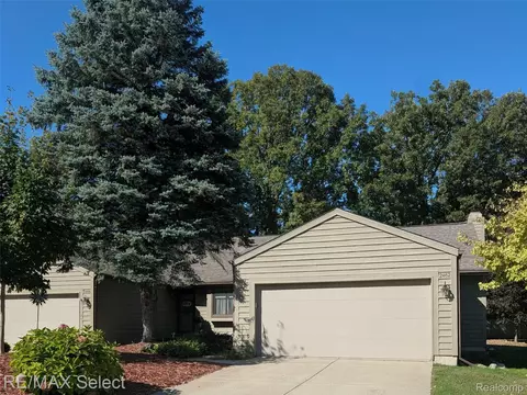 2462 Valley Oaks Cir, Flint, MI 48532