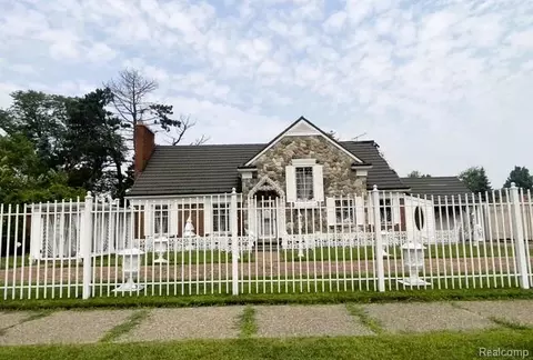 450 W Grixdale, Detroit, MI 48203