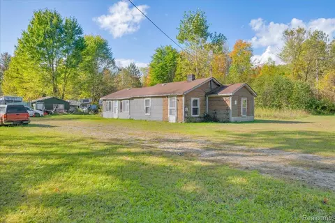 6417 Dove Rd, Kimball, MI 48074