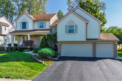 43103 Pond Bluff Dr, Belleville, MI 48111