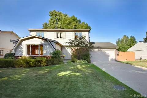 4451 Cypress Dr, Troy, MI 48085