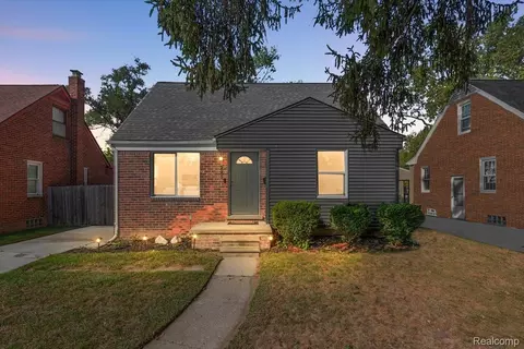 2907 N Altadena Ave, Royal Oak, MI 48073