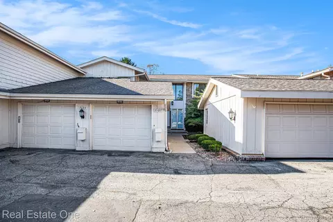 7187 Pebble Park Dr, West Bloomfield, MI 48322