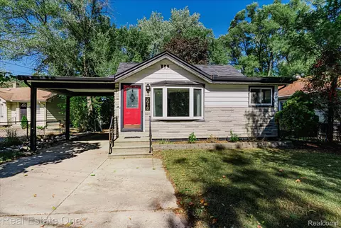 2918 Nagle Ct, Keego Harbor, MI 48320