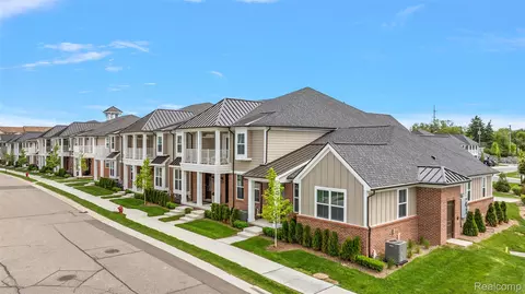 198 Jotham Ave, Auburn Hills, MI 48326