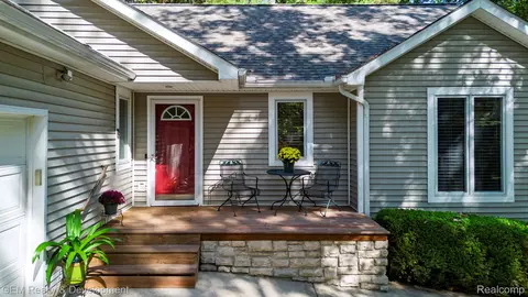 925 Sarah Rd, Putnam, MI 48169