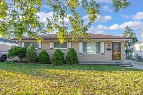 15716 Alsip St, Roseville, MI 48066