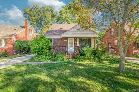 19242 Eastborne St, Harper Woods, MI 48225