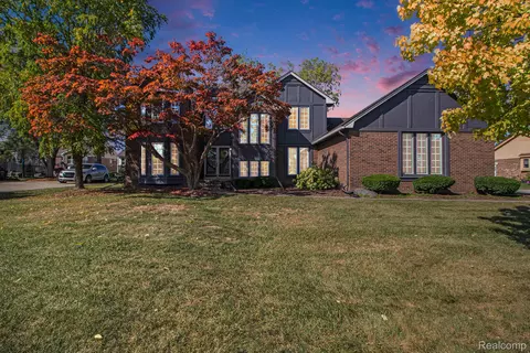 38312 Lana Ct, Farmington Hills, MI 48335