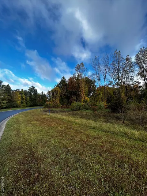 5643 Wyndam Ln, Genoa, MI 48116