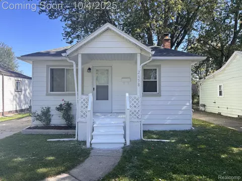 26584 Hampden St, Madison Heights, MI 48071