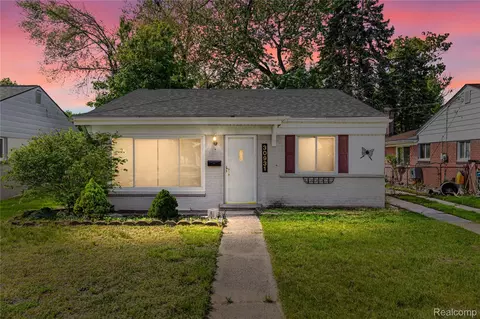 30931 Fernwood St, Westland, MI 48186