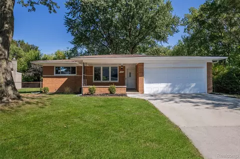 35016 Bobcean Rd, Clinton Township, MI 48035