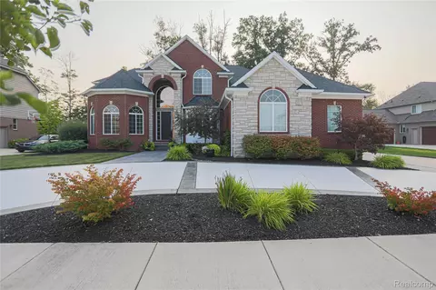 55761 Timbers Edge Dr, Shelby Township, MI 48316