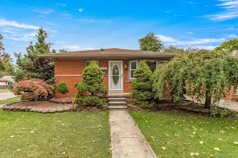 4403 Harding St, Dearborn Heights, MI 48125