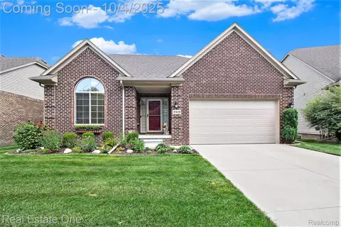 3419 Hawk Woods Cir #3, Auburn Hills, MI 48326