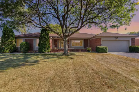 12859 Via Catherina Dr, Grand Blanc, MI 48439