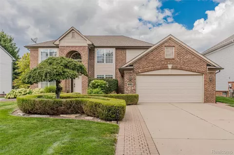 1860 Twin Sun Cir, Walled Lake, MI 48390