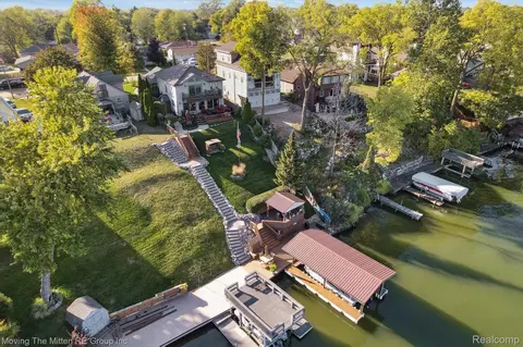 13141 Ormond Dr, Van Buren, MI 48111