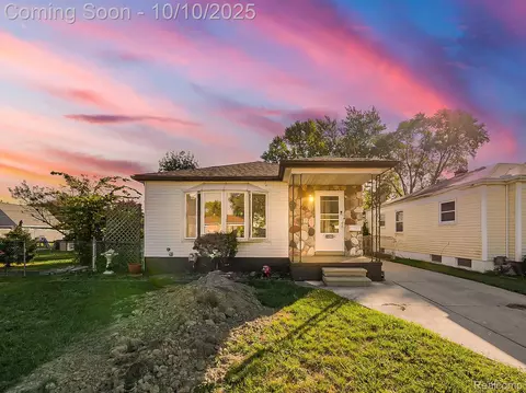 24860 Saxony Ave, Eastpointe, MI 48021