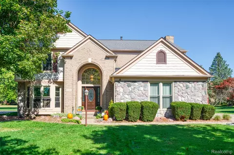 47582 Fox Ct, Canton, MI 48187