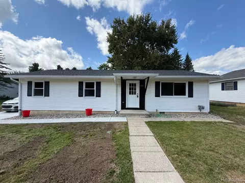 350 S Maple St, Webberville, MI 48892