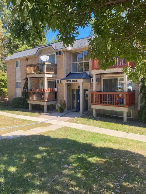 417 Parkdale Ave #13, Rochester, MI 48307