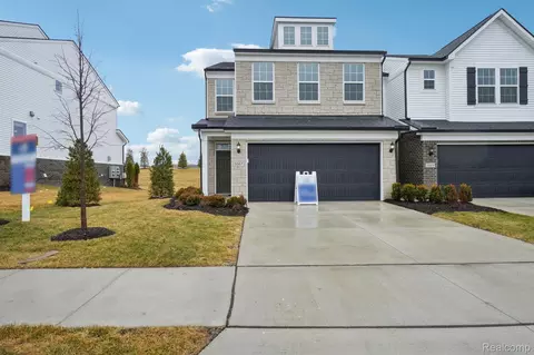5567 E Spaniel Dr, Pittsfield, MI 48108