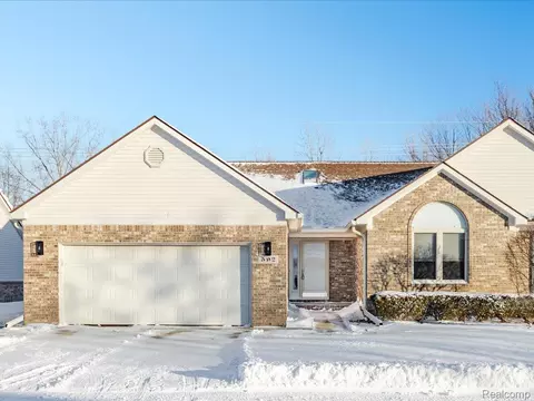 592 Snowbird Cir E, St. Clair, MI 48079