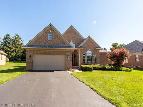 7429 Pine Vista Dr, Genoa, MI 48116
