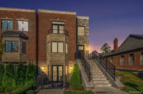 1219 N Main St, Rochester, MI 48307