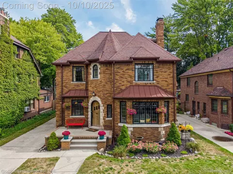 18240 Warrington Dr, Detroit, MI 48221