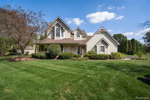 9339 Summercress Dr, Brighton, MI 48116