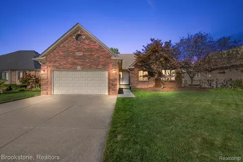 54643 Berryfield Dr, Macomb, MI 48042