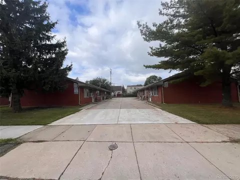 4194 Drouillard St, Lincoln Park, MI 48146
