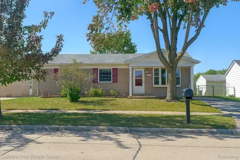 29573 Gregg Dr, Roseville, MI 48066