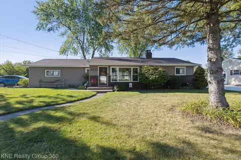 12375 Hillcrest Dr, Grand Blanc, MI 48439