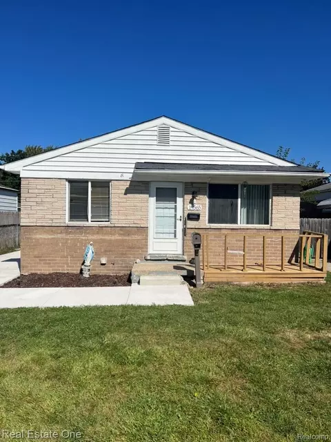 19565 Stafford St, Clinton Township, MI 48035