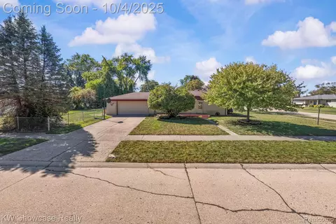 8644 Independence Dr, Sterling Heights, MI 48313
