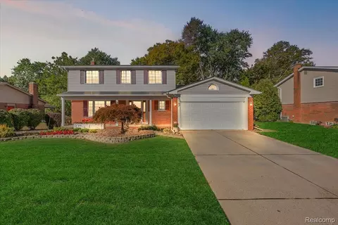 4147 Greensboro Dr, Troy, MI 48085
