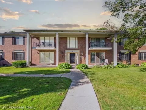 29606 Middlebelt #1804, Farmington Hills, MI 48334