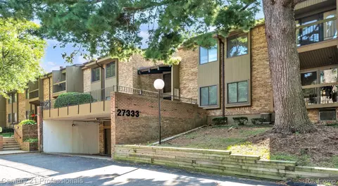 27333 Arborway Rd #37, Southfield, MI 48033
