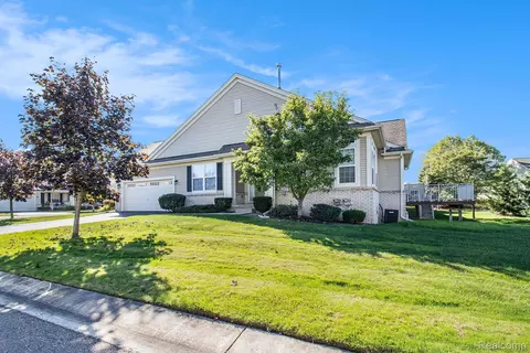 5960 Baypointe Blvd, Independence, MI 48346